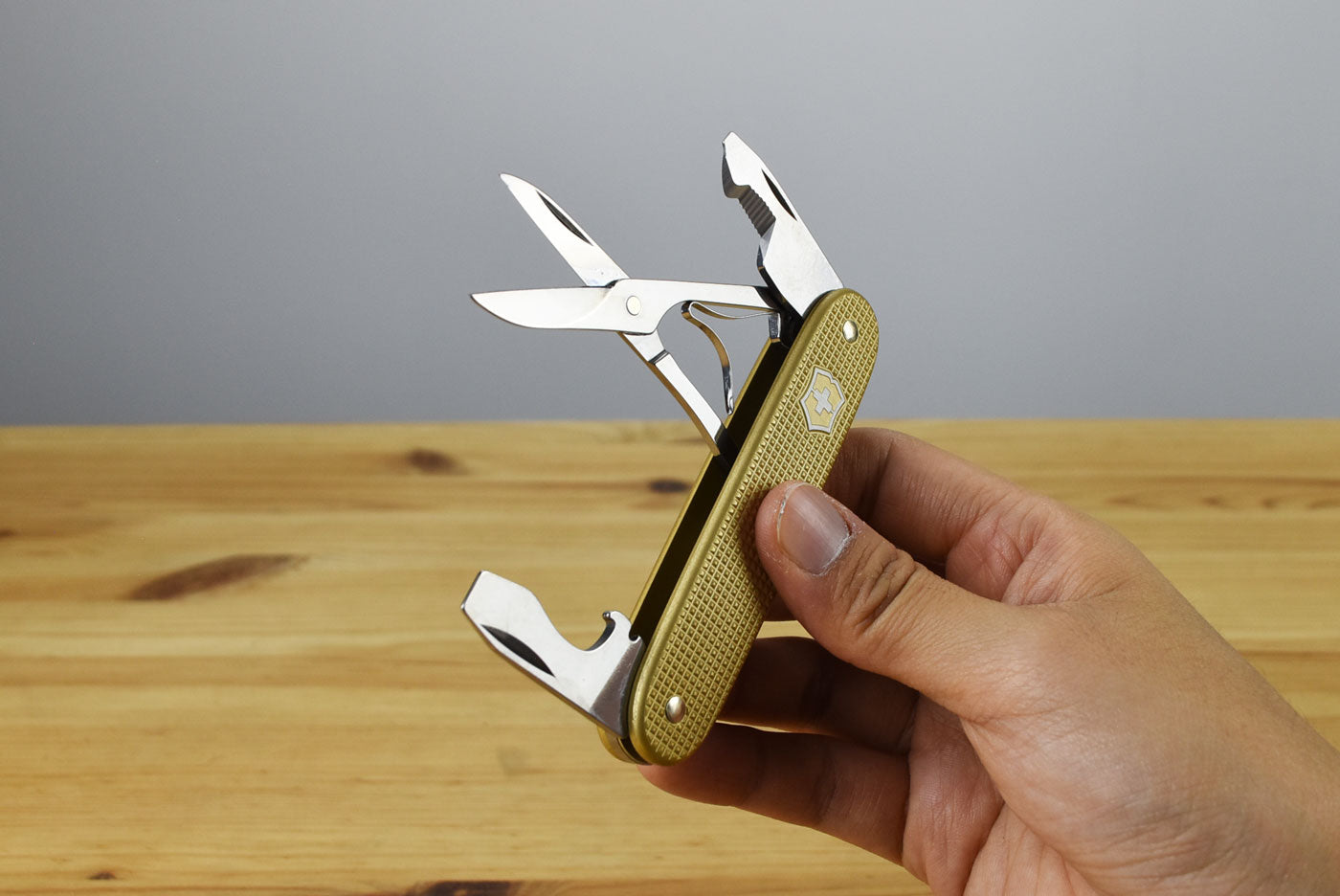Victorinox Companion Slim Alox Multitool Pocket Knife 0.8170.28 (Gold)