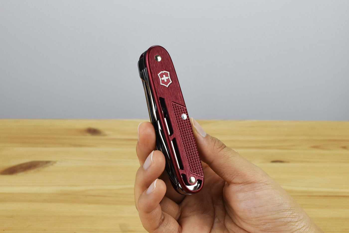 Victorinox Synergy X Alox Multitool Pocket Knife 0.8226.20 (Red)