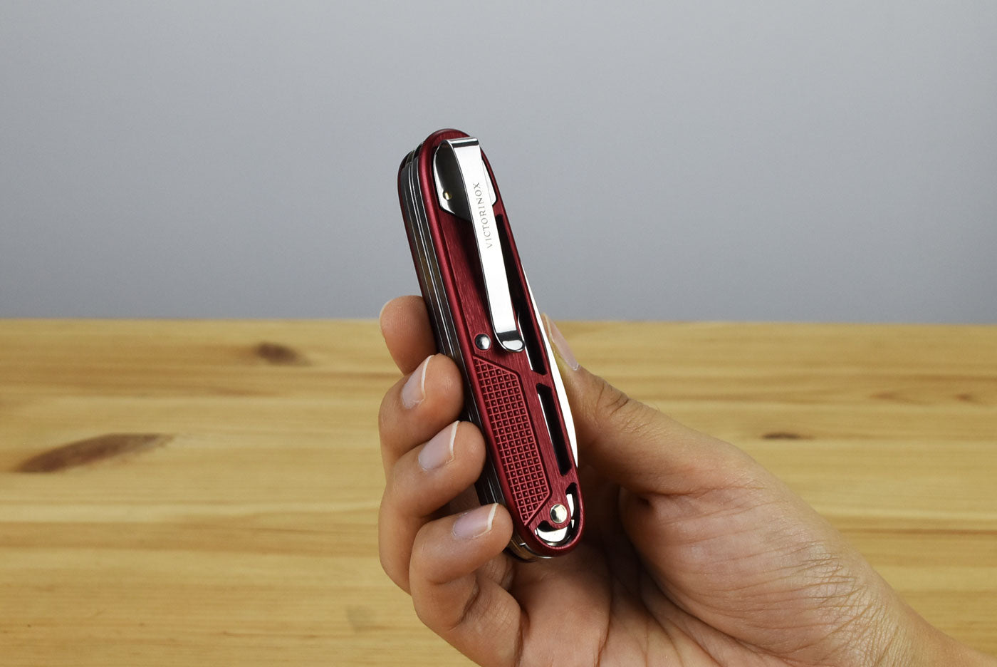 Victorinox Synergy X Alox Multitool Pocket Knife 0.8226.20 (Red)