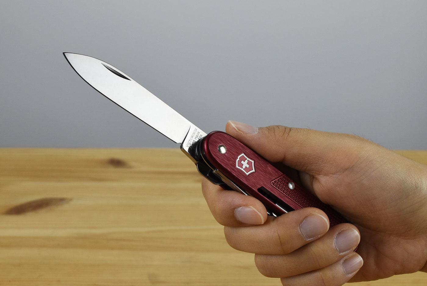 Victorinox Synergy X Alox Multitool Pocket Knife 0.8226.20 (Red)