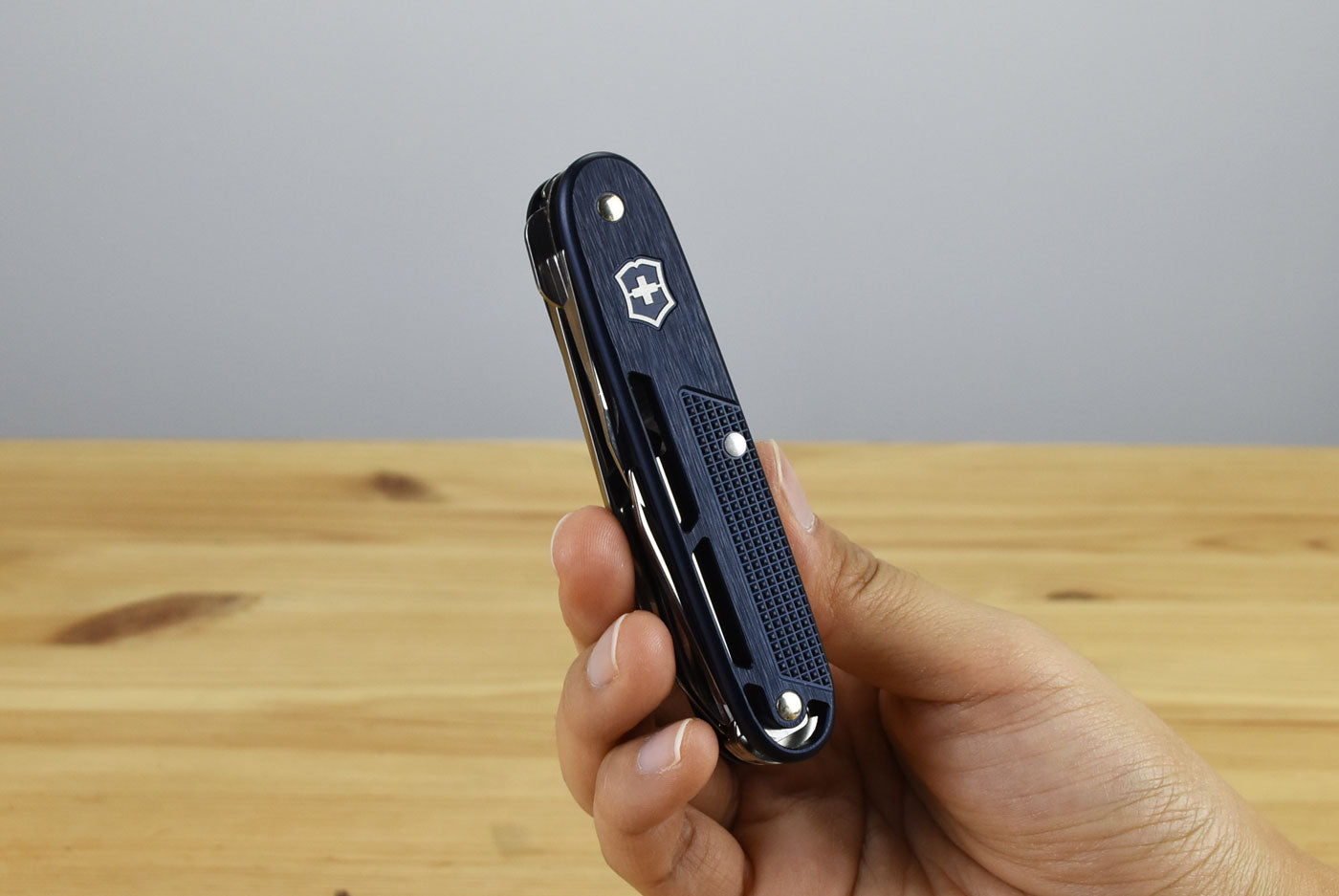Victorinox Synergy X Alox Multitool Pocket Knife 0.8226.22 (Dark Blue)