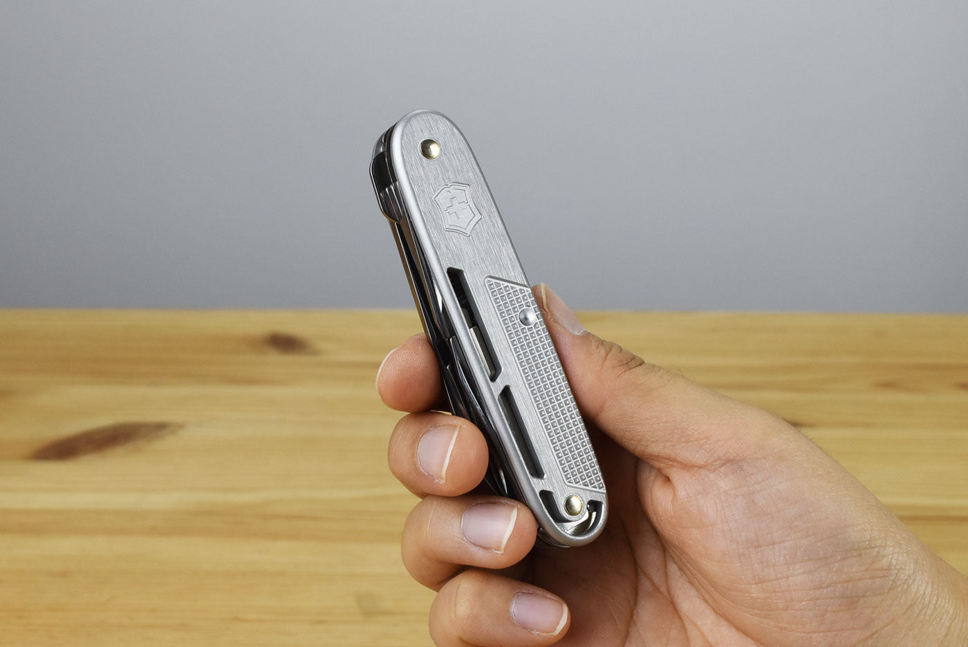 Victorinox Synergy X Alox Multitool Pocket Knife 0.8226.26 (Silver)