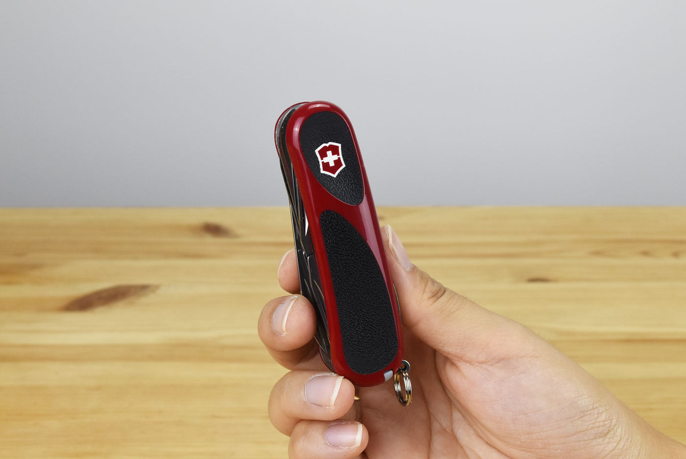 Victorinox Evolution 18 Grip Multitool 2.4913.C