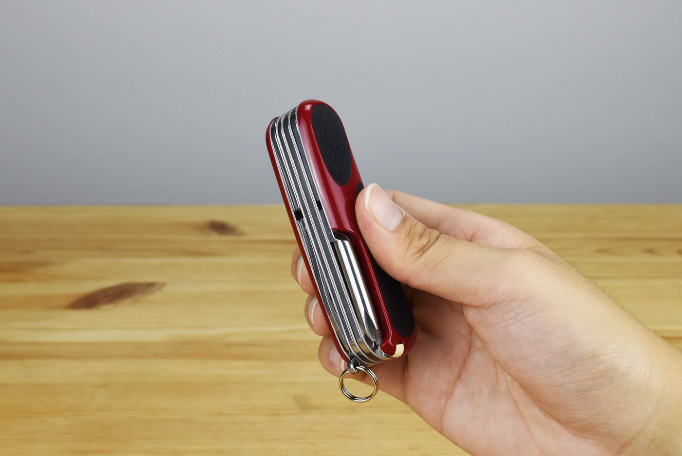 Victorinox Evolution 18 Grip Multitool 2.4913.C