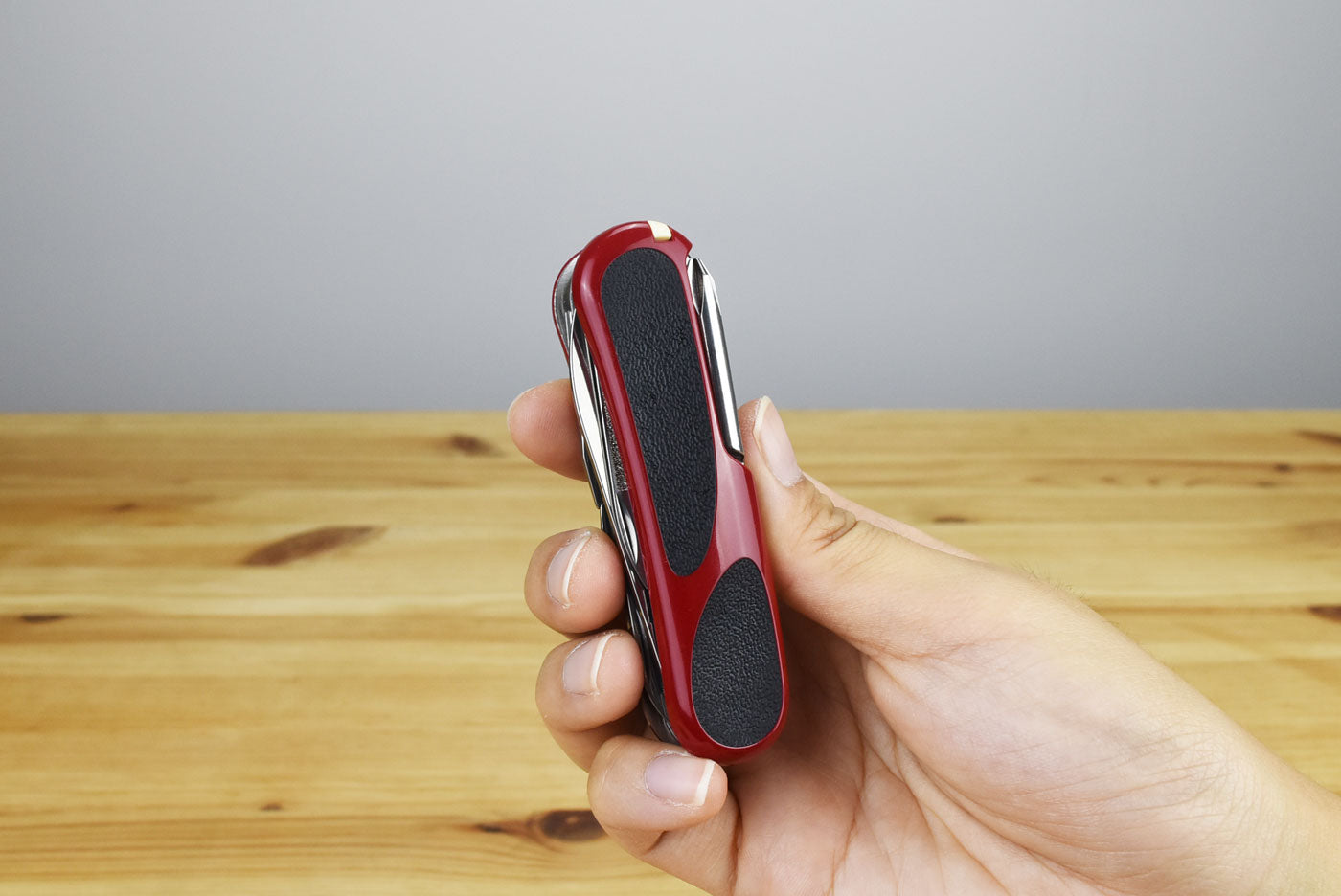 Victorinox Evolution 18 Grip Multitool 2.4913.C