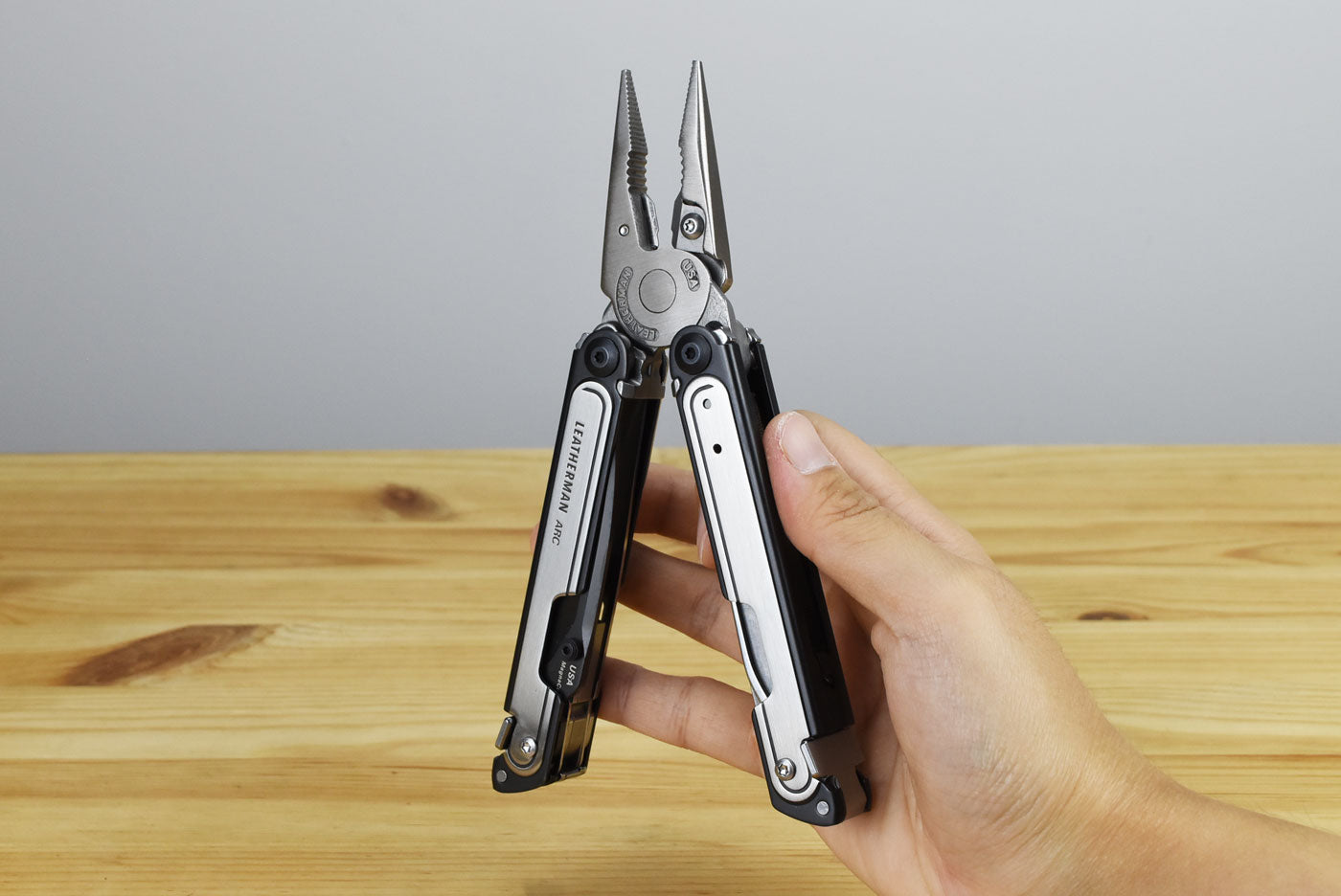 Leatherman ARC Multitool (Silver/Black Steel Handle)