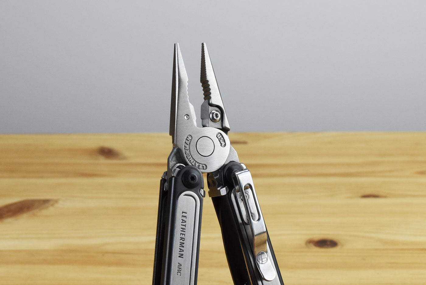 Leatherman ARC Multitool (Silver/Black Steel Handle)