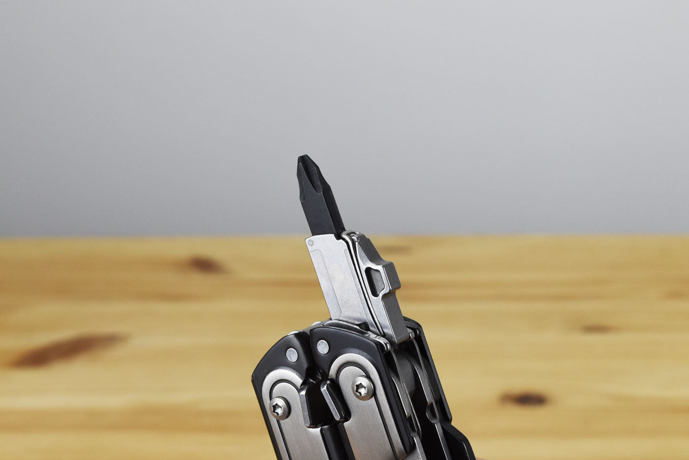Leatherman ARC Multitool (Silver/Black Steel Handle)
