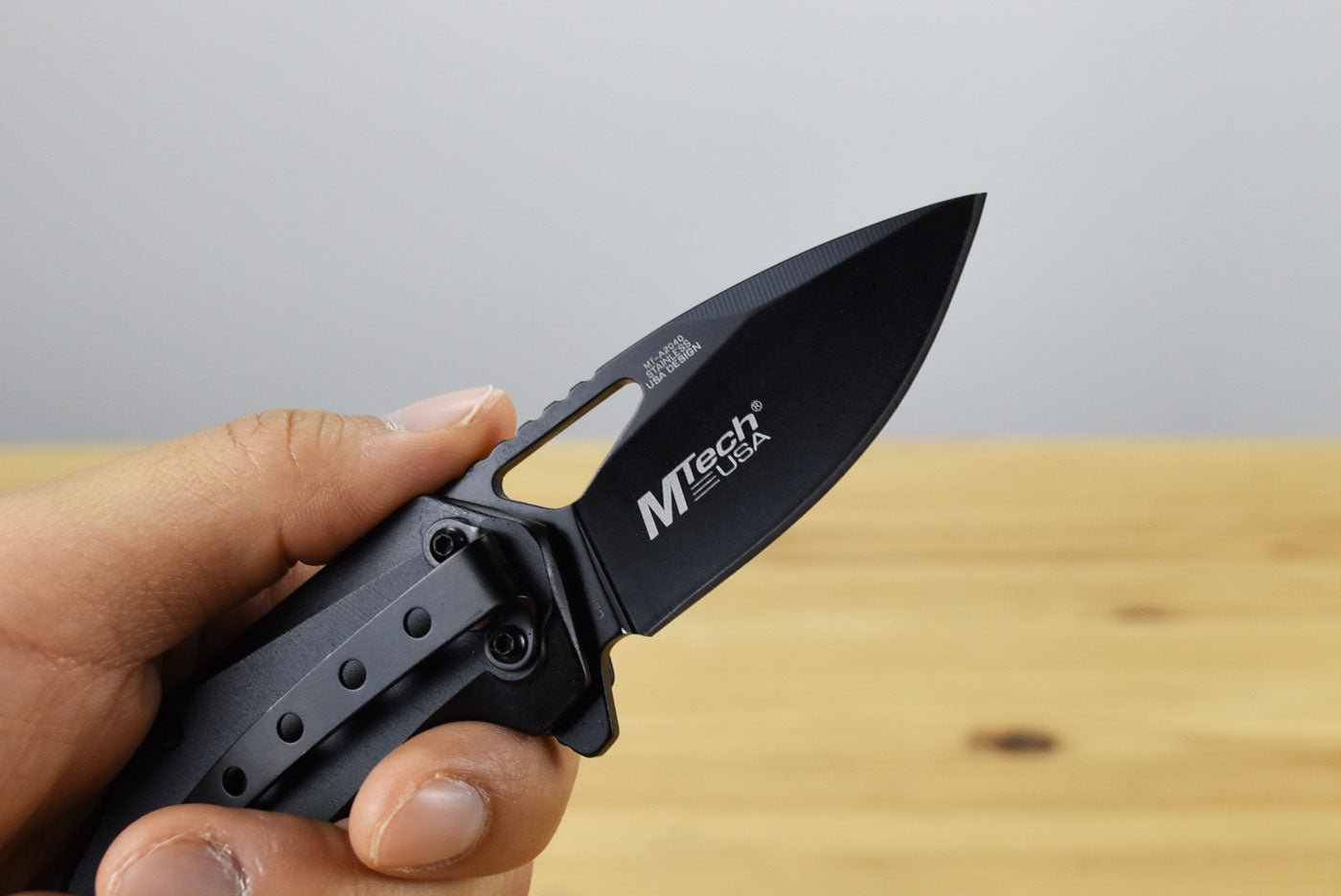 MTech A2040BK Linerlock Assisted Folding Blade (Black Anodized Aluminum Handle)