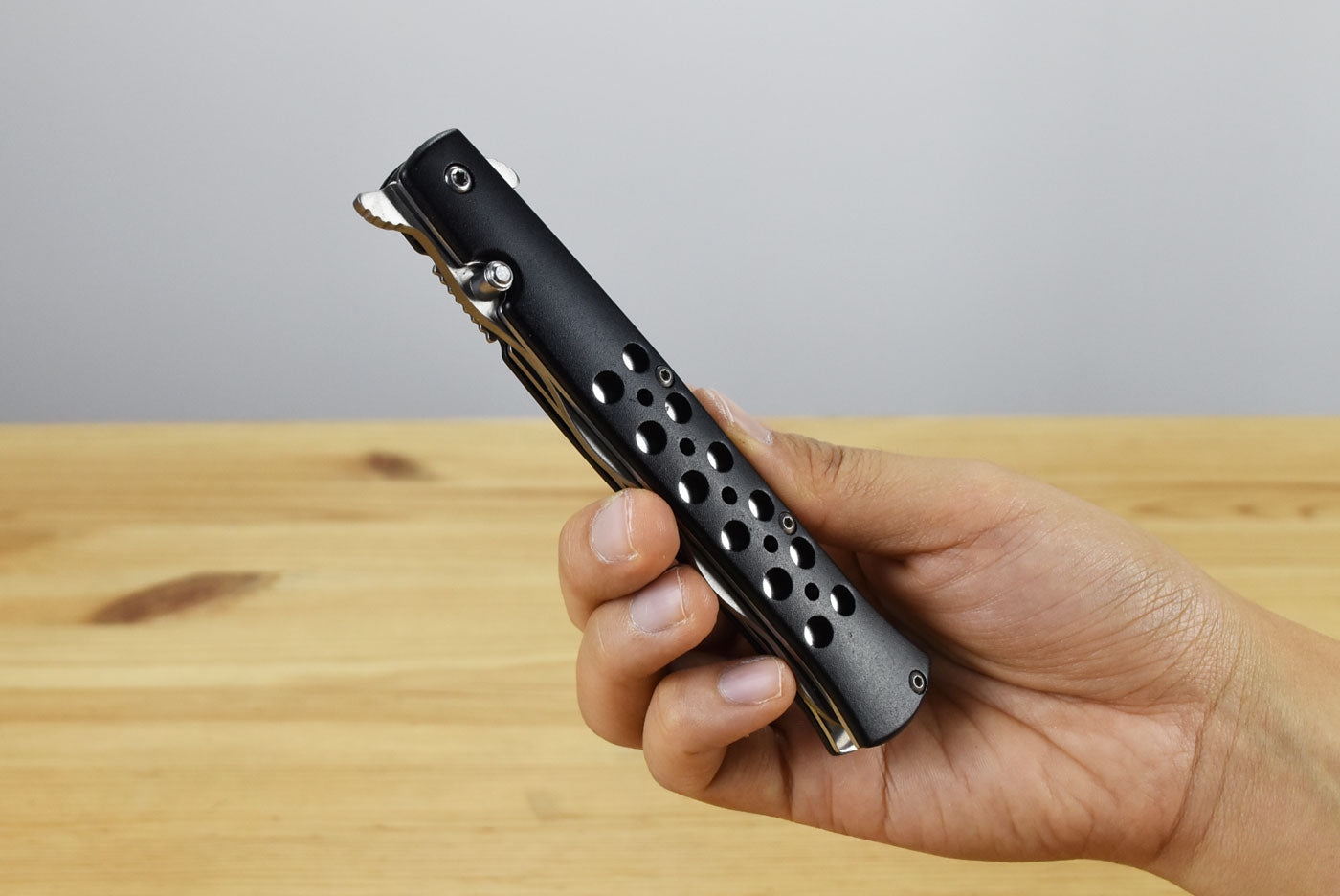MTech A2042WB Linerlock Assisted Folding Blade (Black Anodized Aluminum Handle)