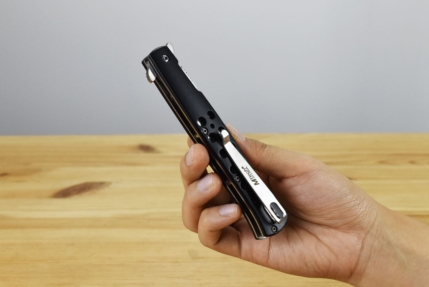 MTech A2042WB Linerlock Assisted Folding Blade (Black Anodized Aluminum Handle)