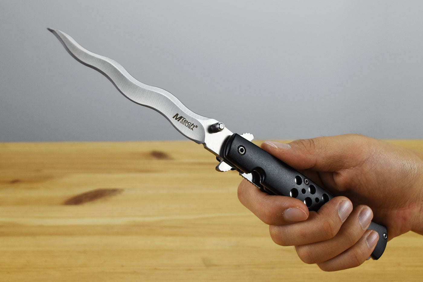 MTech A2042WB Linerlock Assisted Folding Blade (Black Anodized Aluminum Handle)