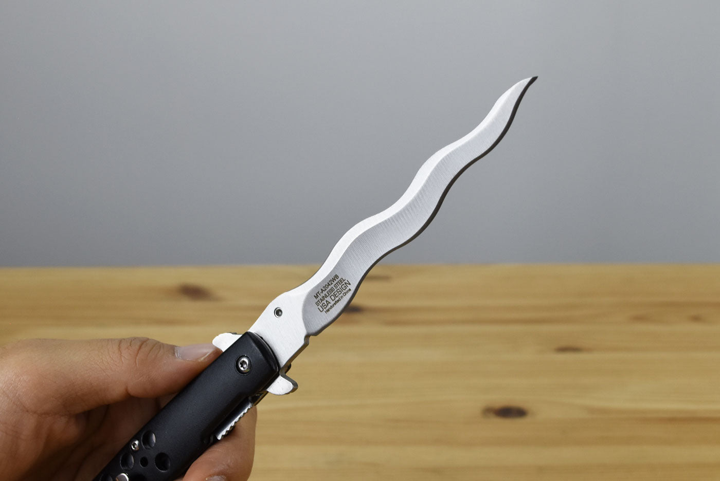 MTech A2042WB Linerlock Assisted Folding Blade (Black Anodized Aluminum Handle)