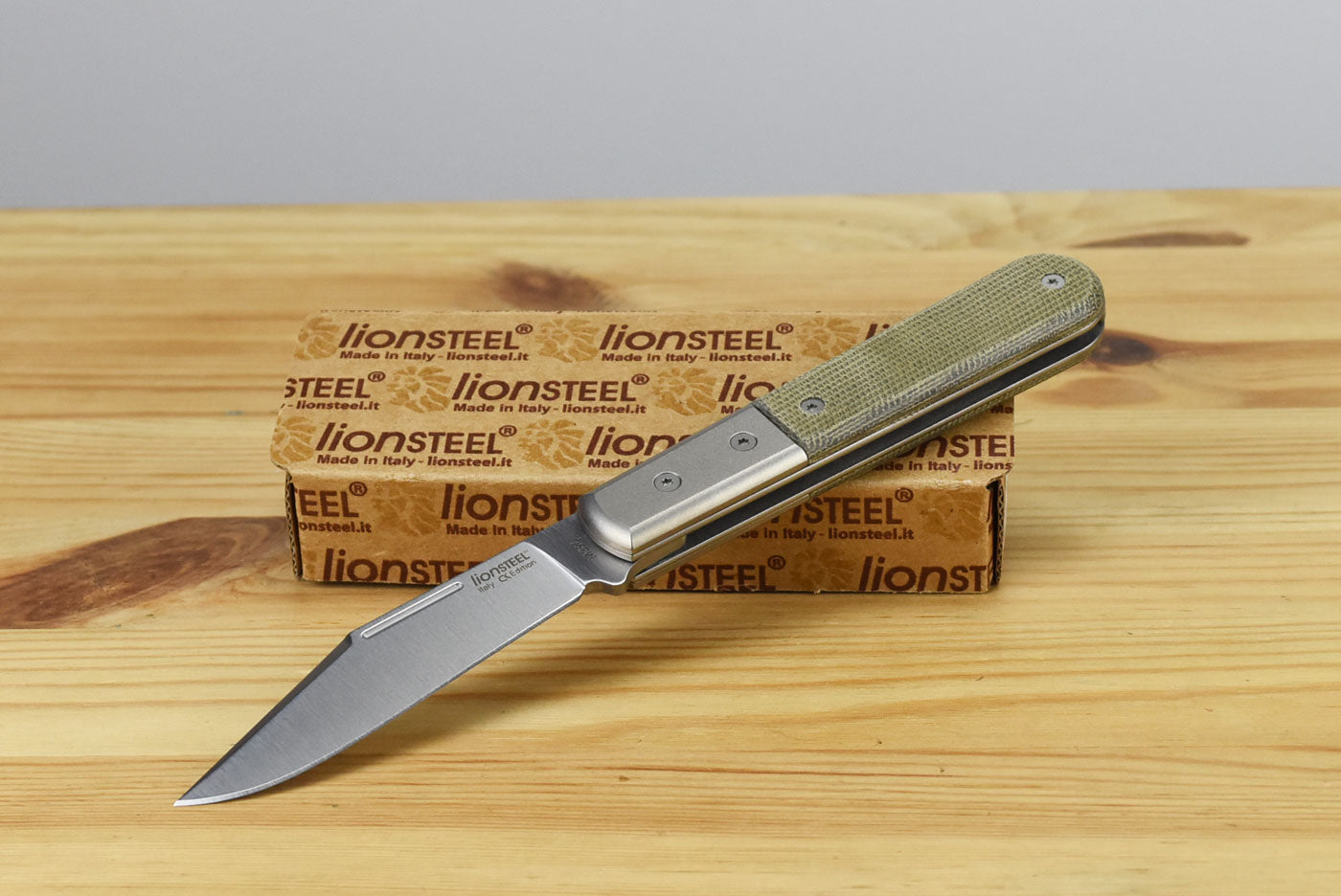 LionSteel Barlow Shuffler (Green Canvas Handle)