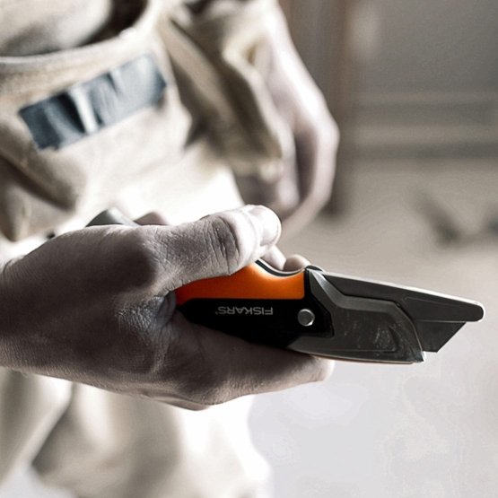 Fiskars CarbonMax Fixed Utility Knife - Thomas Tools