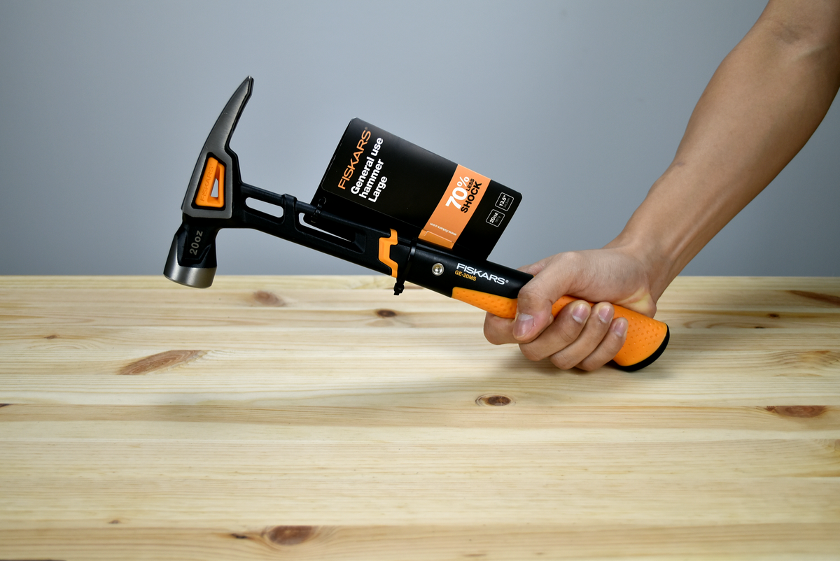 Fiskars IsoCore General Use Hammer L 20oz/13.5" - Thomas Tools