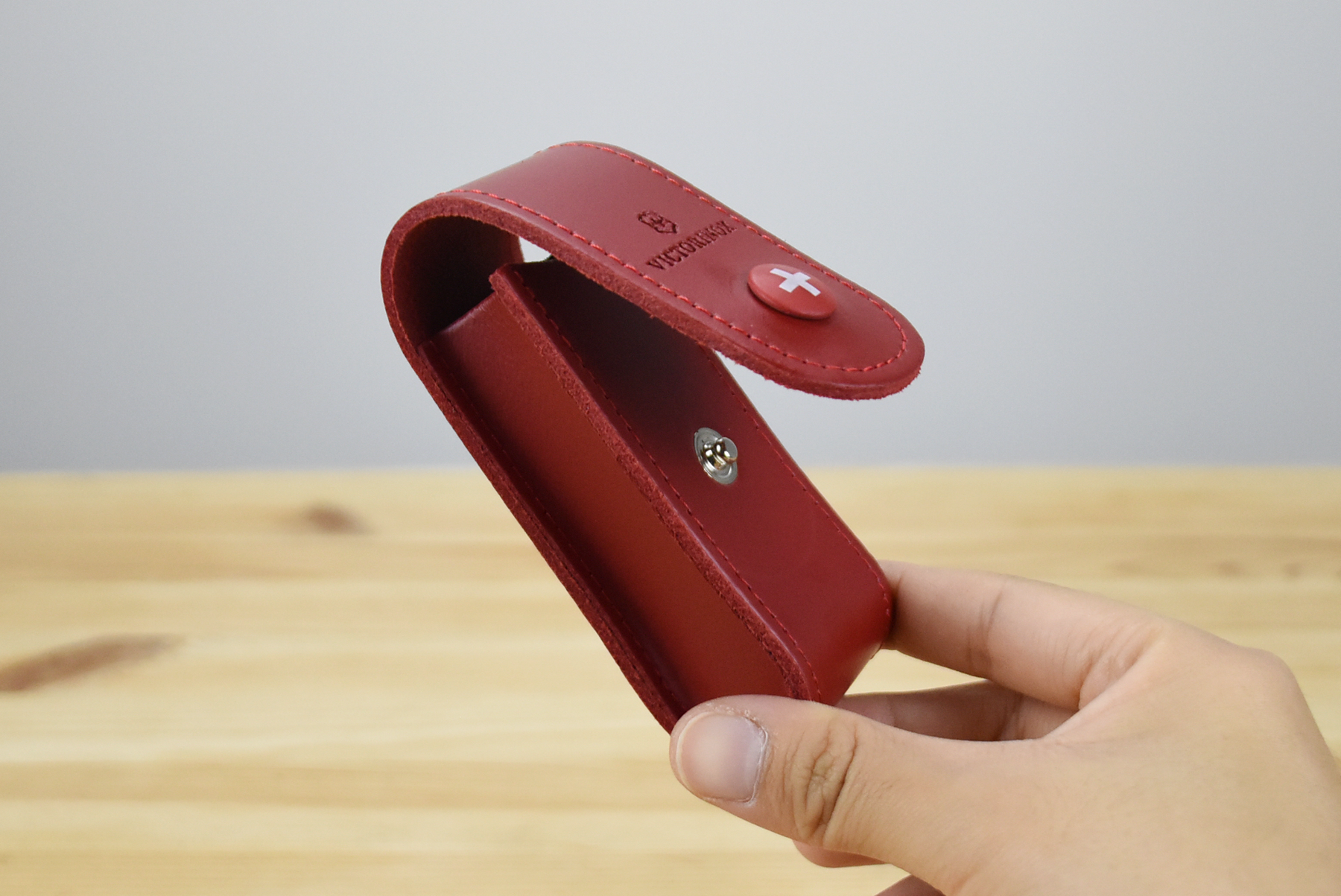 Victorinox Leather Belt Pouch 4.0520.1 (Red) (2-4 Layers)
