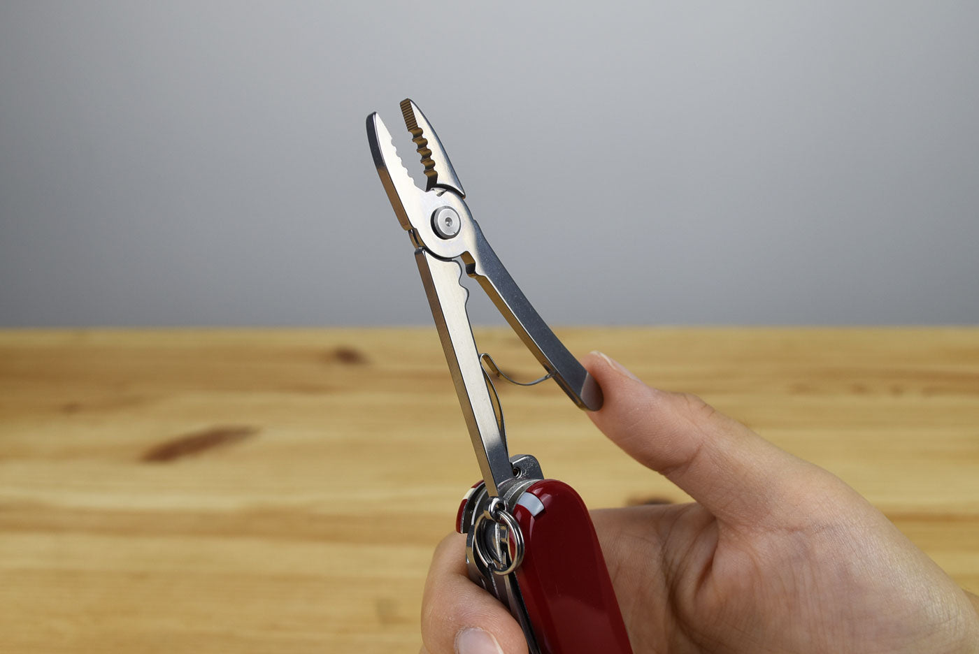 Victorinox Deluxe Tinker Multitool Pocket Knife 1.4723 (Red)
