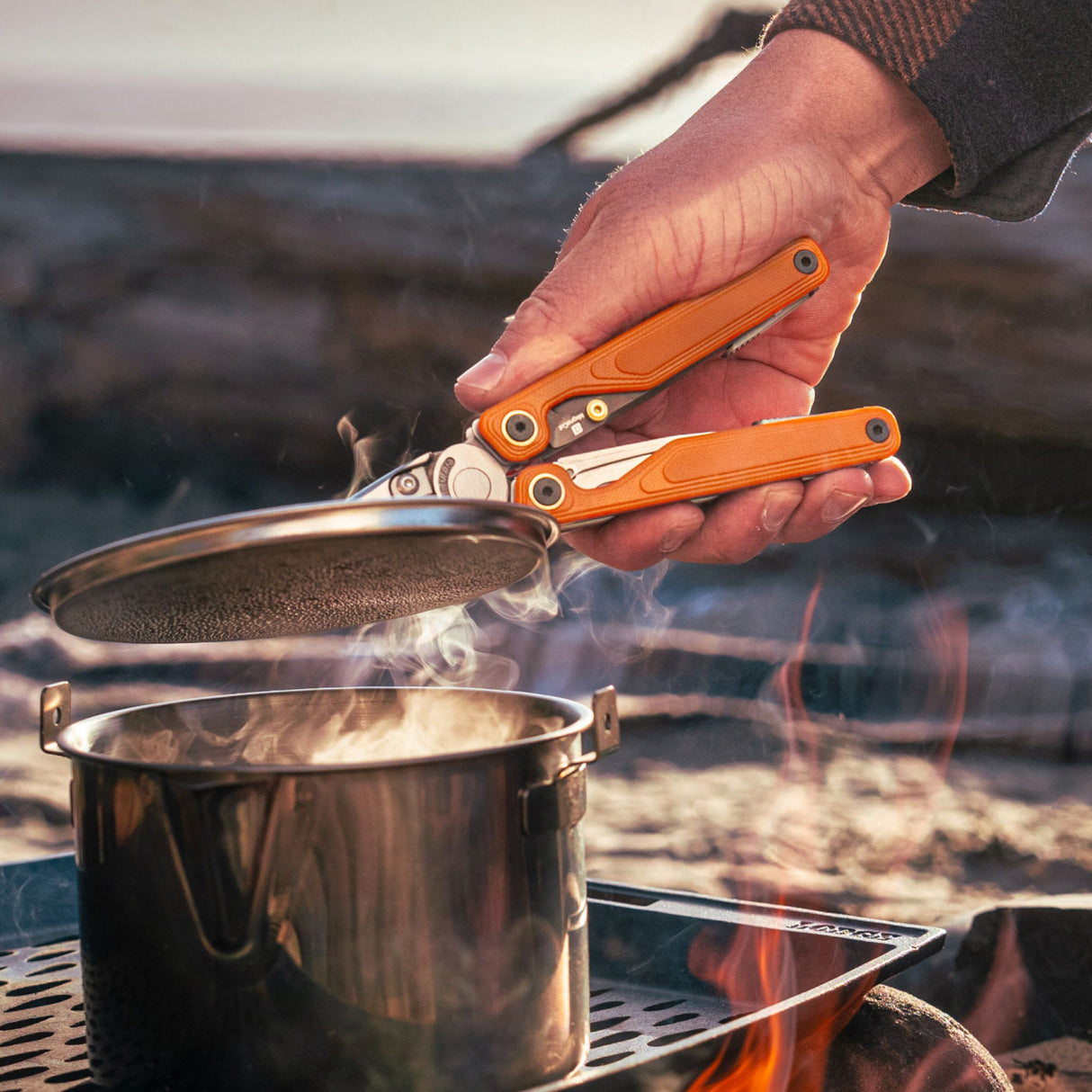 Leatherman Wave® Alpha Multitool (Canyonland Orange G10 Handle)