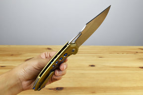 WE KNIFE WE23051-4 Swiftfin (Golden/ Blue Titanium Handle)