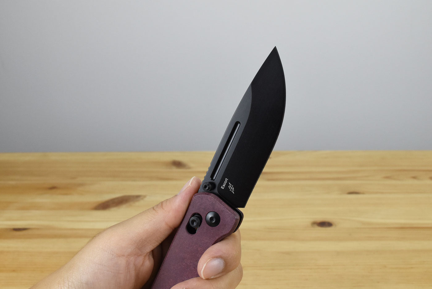 Kizer V4481C1 Escort