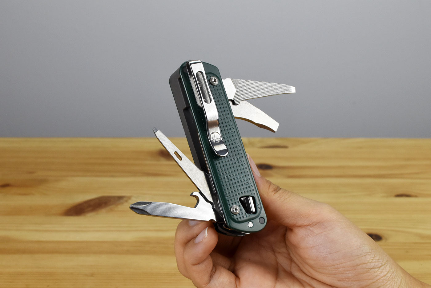 Leatherman Free T4 Multitool (Evergreen)