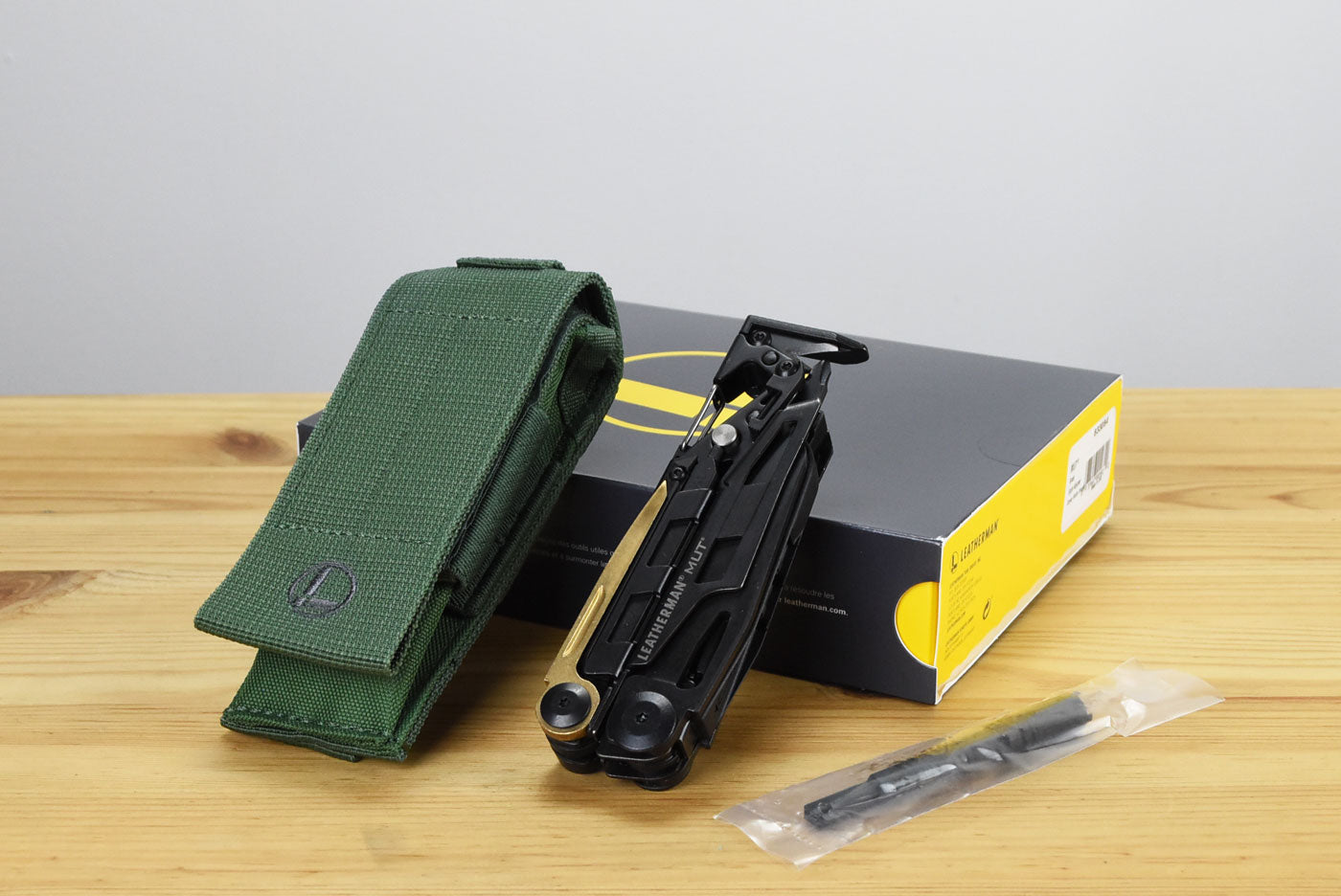 Leatherman MUT Black Multitool (Green MOLLE Sheath)