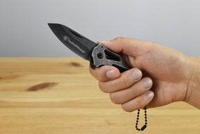 Smith & Wesson SW1207128 Keychain Framelock Black SW Folding Blade