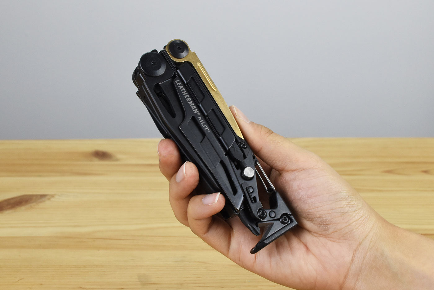 Leatherman MUT Black Multitool (Green MOLLE Sheath)