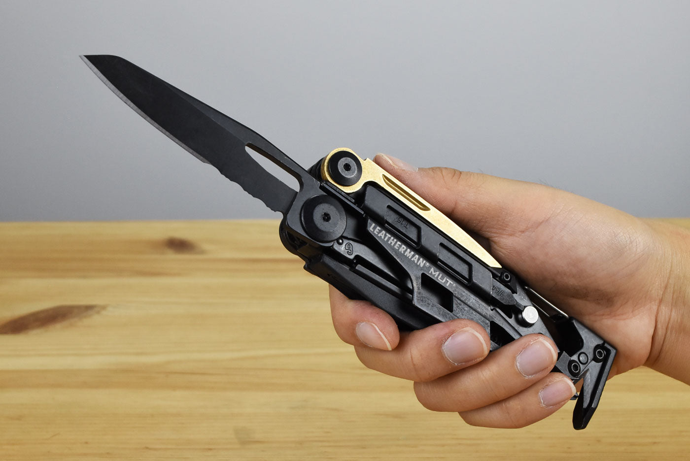 Leatherman MUT Black Multitool (Green MOLLE Sheath)