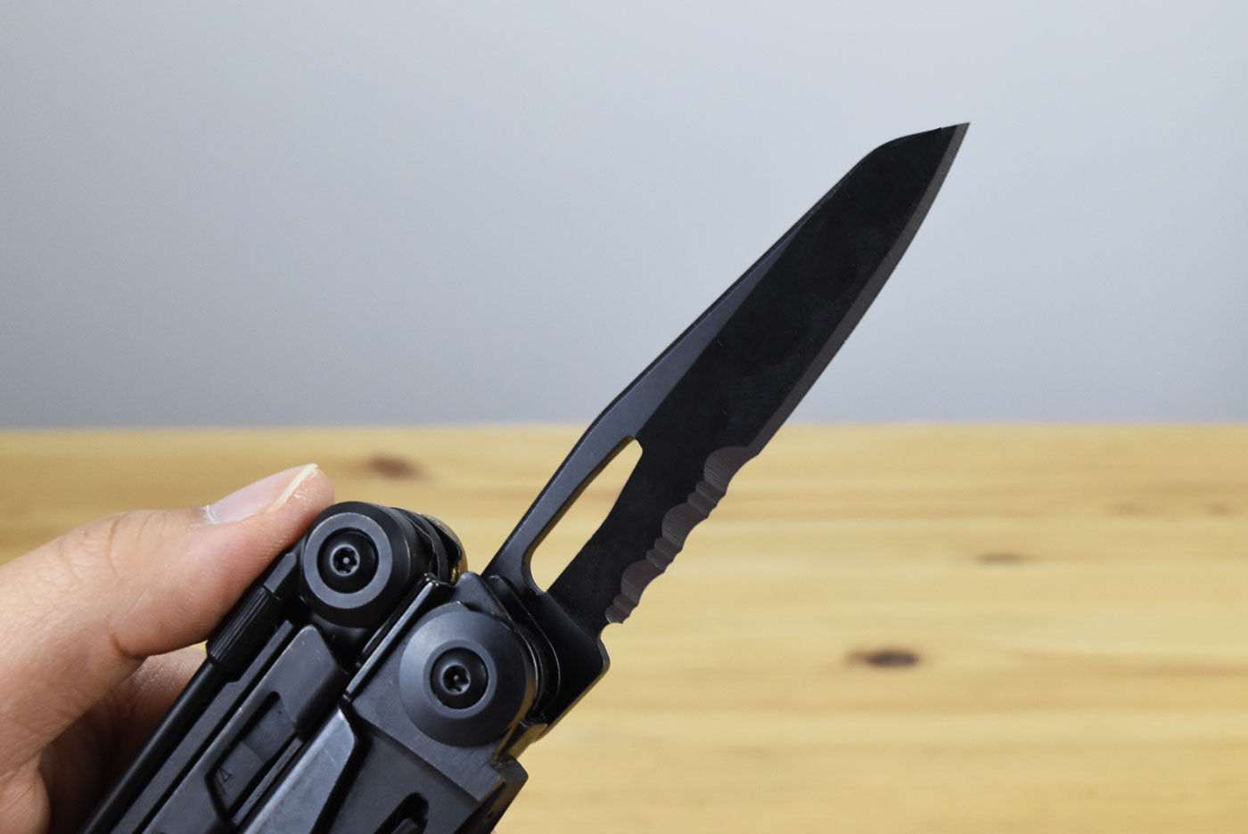 Leatherman MUT Black Multitool (Green MOLLE Sheath)