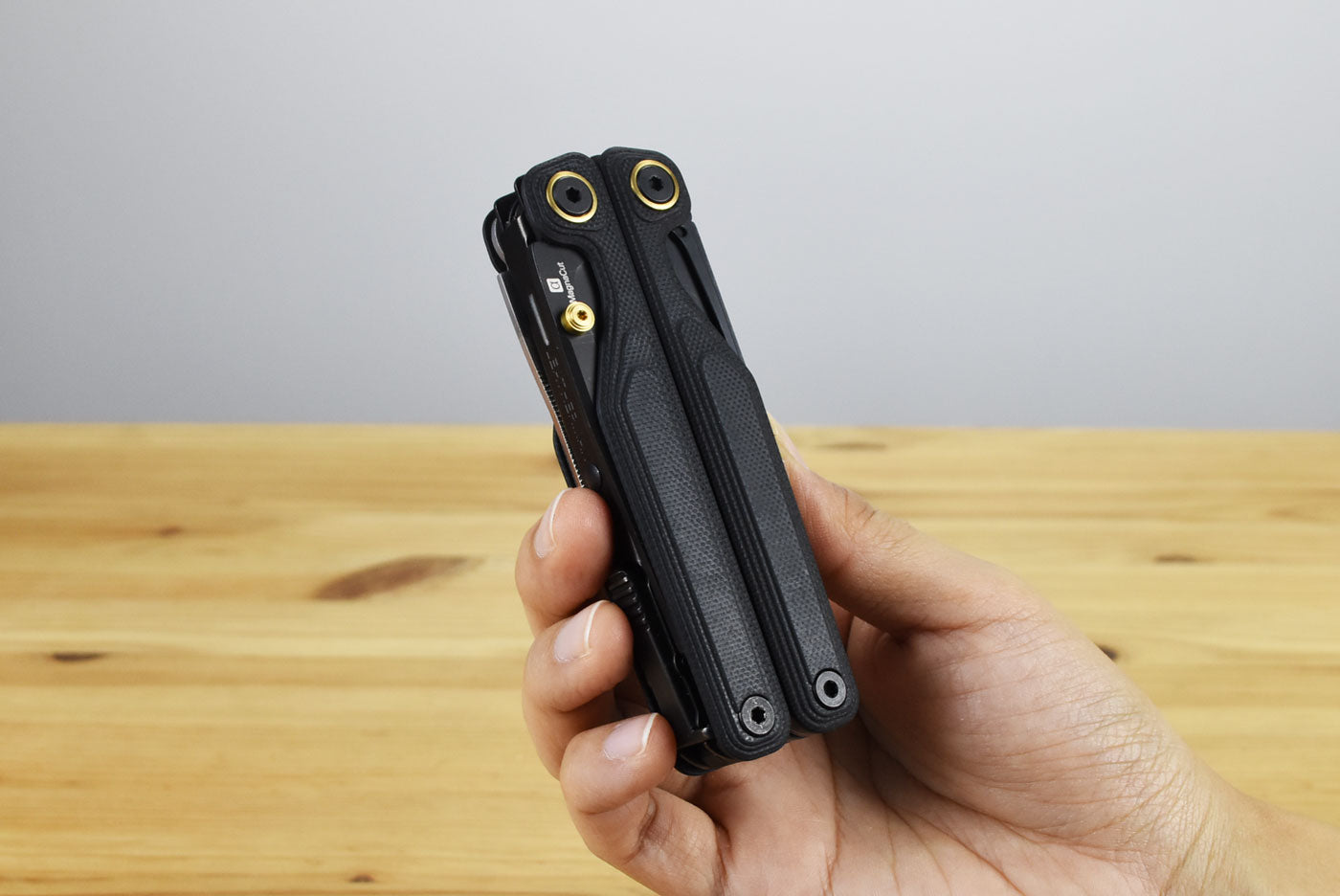 Leatherman Wave® Alpha Multitool (Obsidian Black G10 Handle)