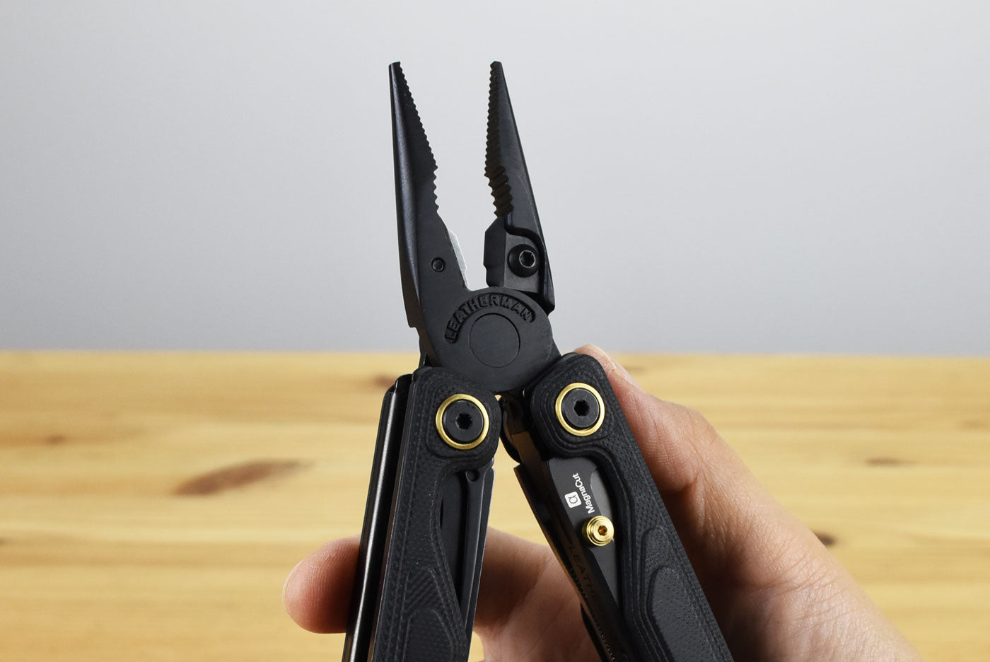 Leatherman Wave® Alpha Multitool (Obsidian Black G10 Handle)