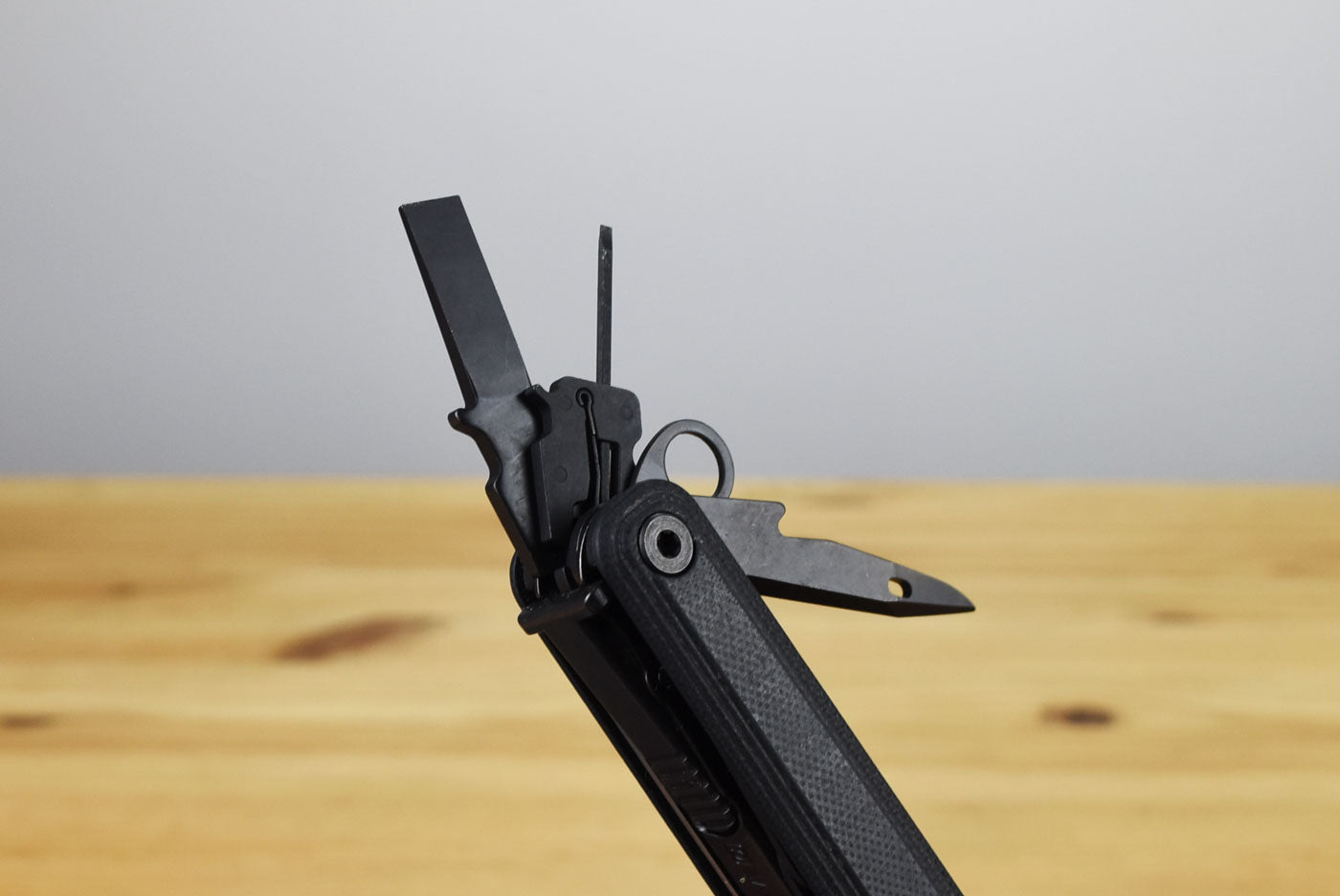 Leatherman Wave® Alpha Multitool (Obsidian Black G10 Handle)
