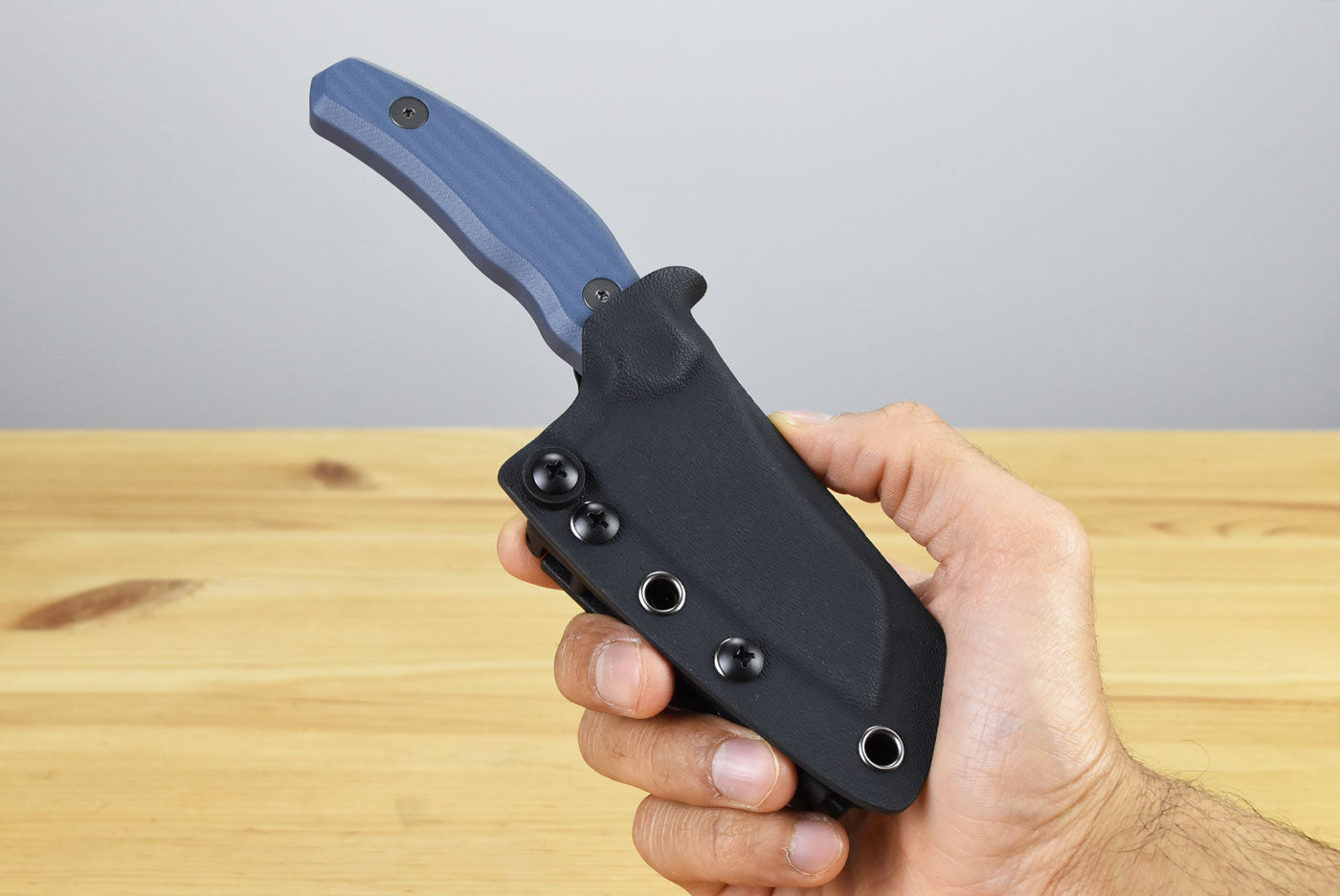 Kizer 1116A1 Bulldog Fix 14C28N