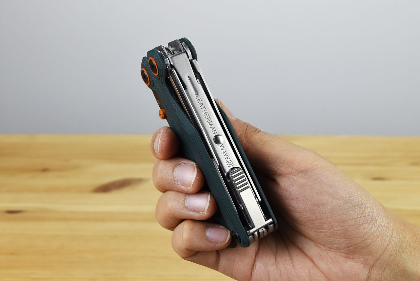 Leatherman Wave® Alpha Multitool (Cascadia Green G10 Handle)