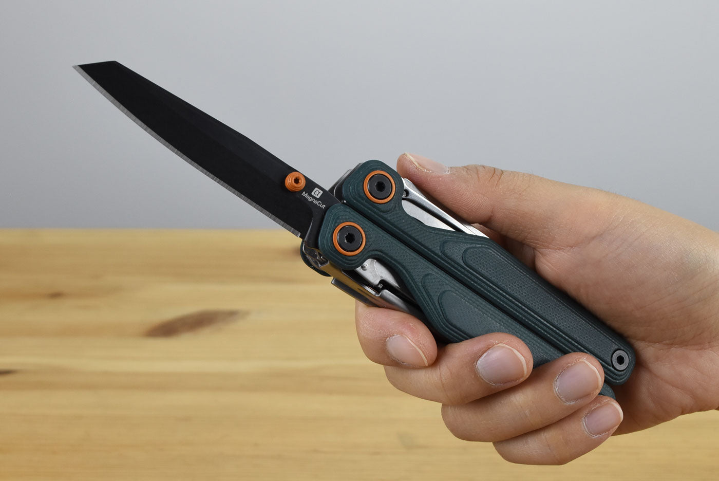 Leatherman Wave® Alpha Multitool (Cascadia Green G10 Handle)