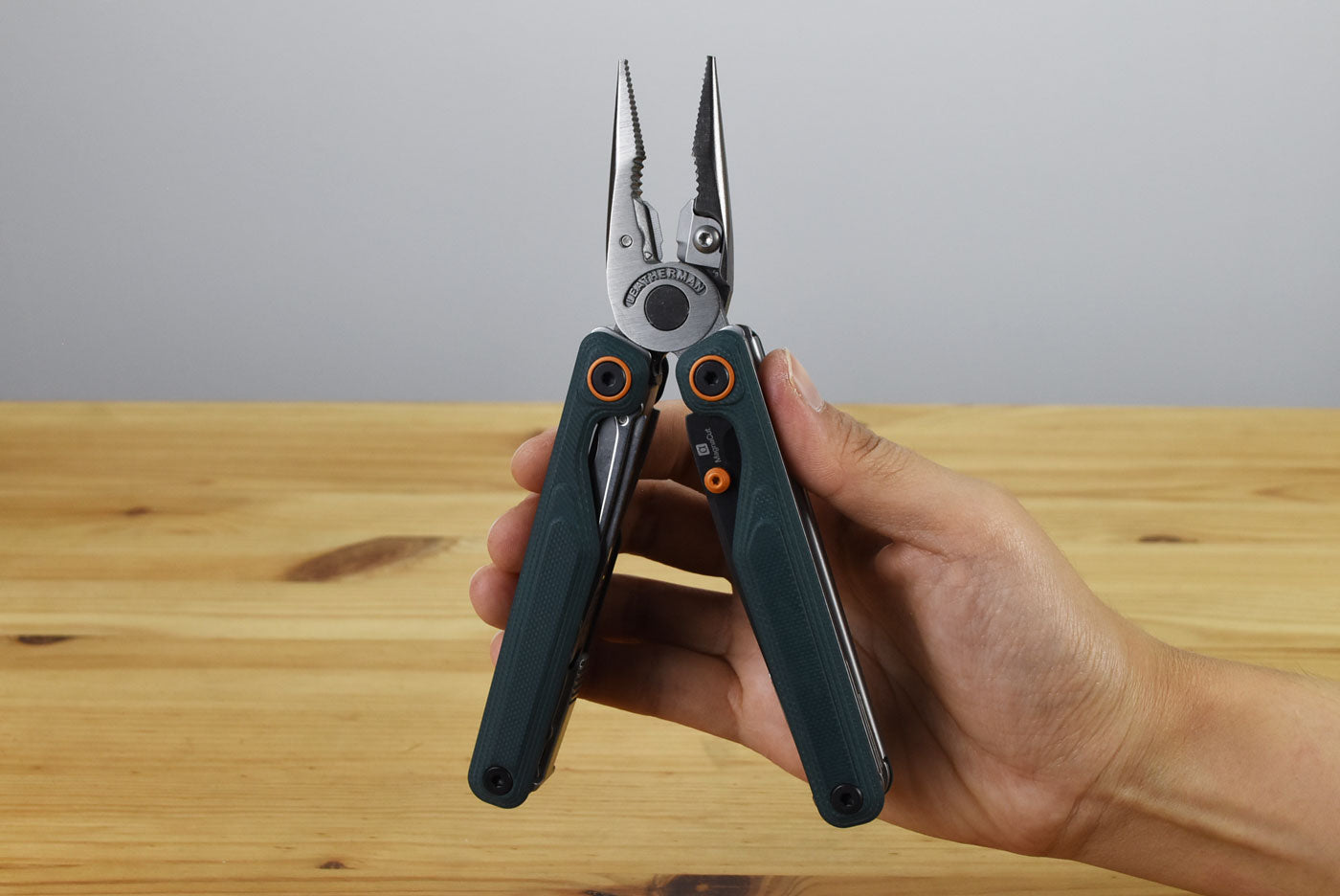 Leatherman Wave® Alpha Multitool (Cascadia Green G10 Handle)