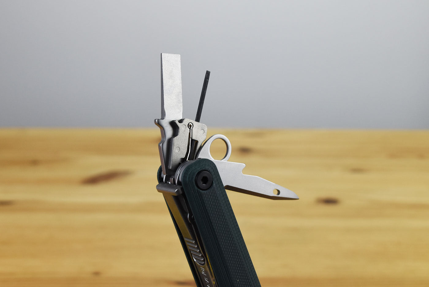 Leatherman Wave® Alpha Multitool (Cascadia Green G10 Handle)