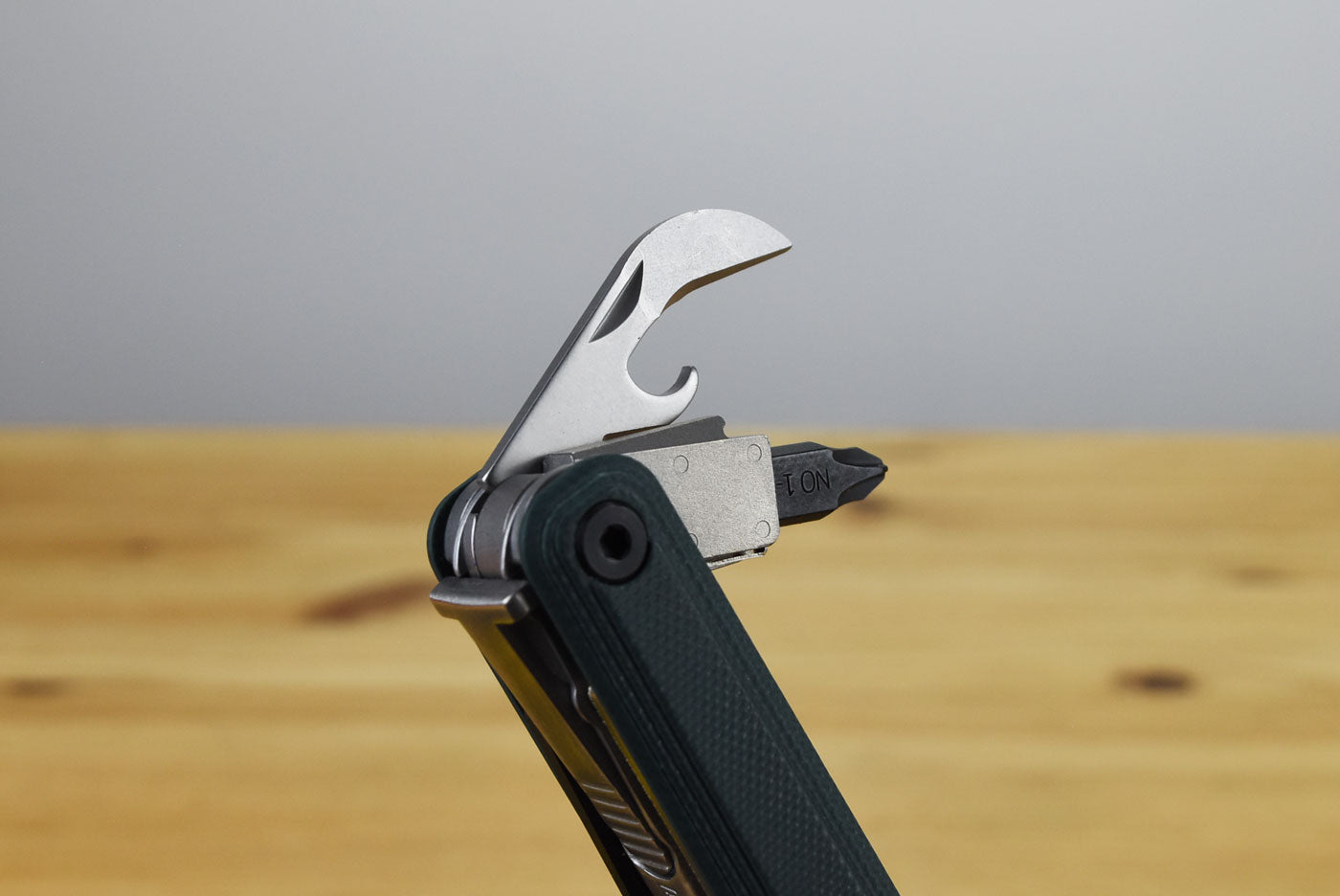 Leatherman Wave® Alpha Multitool (Cascadia Green G10 Handle)