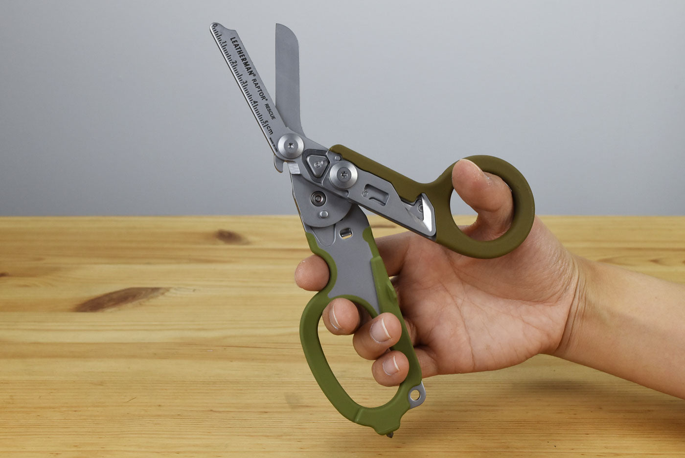 Leatherman Raptor® Rescue Multitool (Woodland)