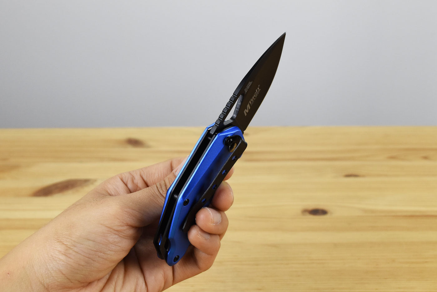 MTech A2040BL Linerlock Assisted Folding Blade (Blue Anodized Aluminum Handle)