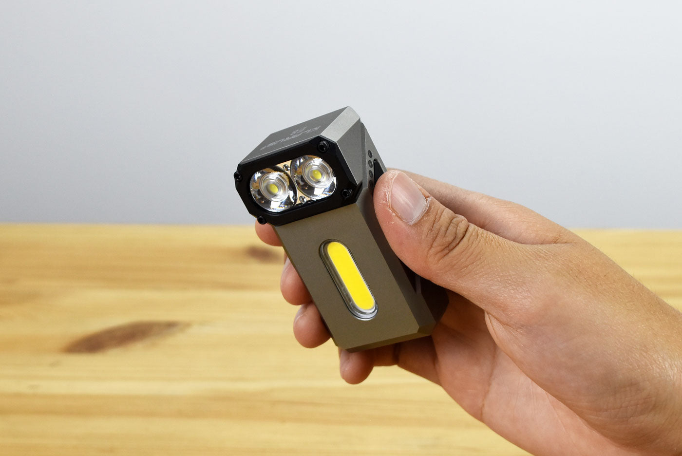 Klarus E8 Triple-Light EDC Flashlight (1000 Lumens) (3 Versions)
