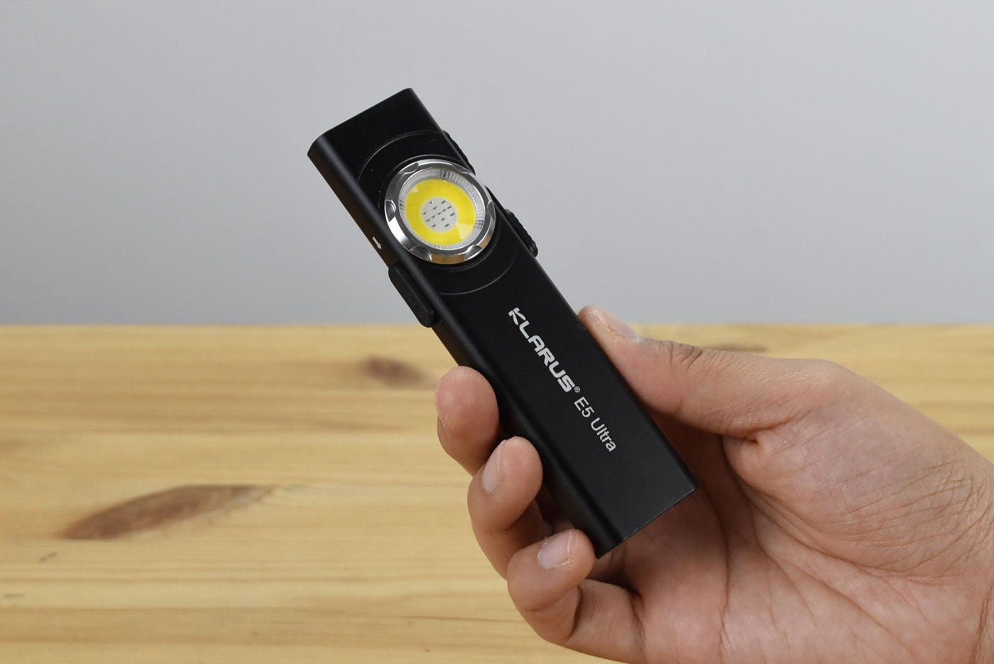 Klarus E5 Ultra EDC Flashlight (800 Lumens) (2 Versions)