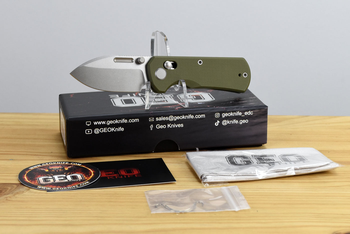 GEO Knife Belluf Crossbar Lock M390 (Green G10 Handle)