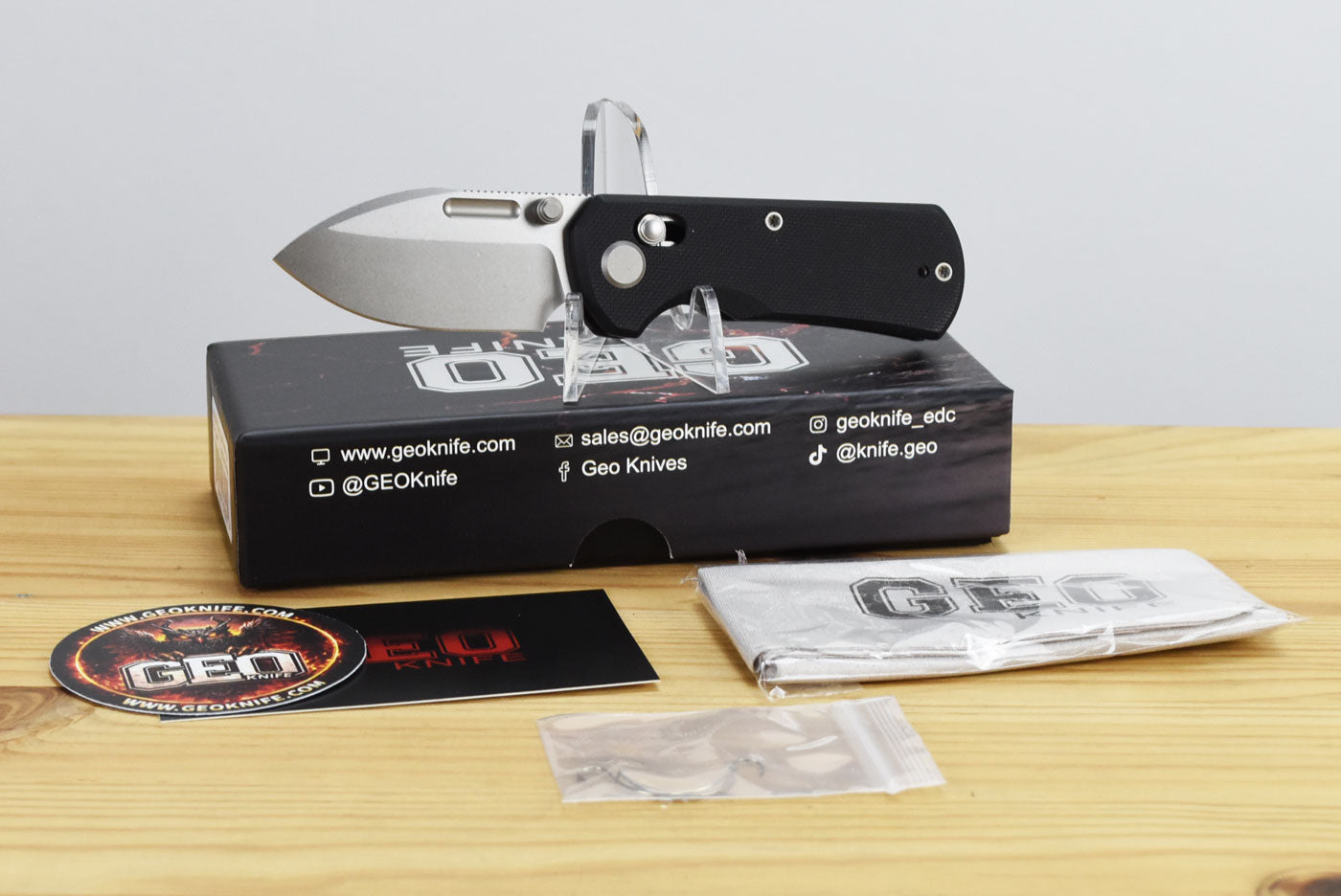 GEO Knife Belluf Crossbar Lock M390 (Black G10 Handle)