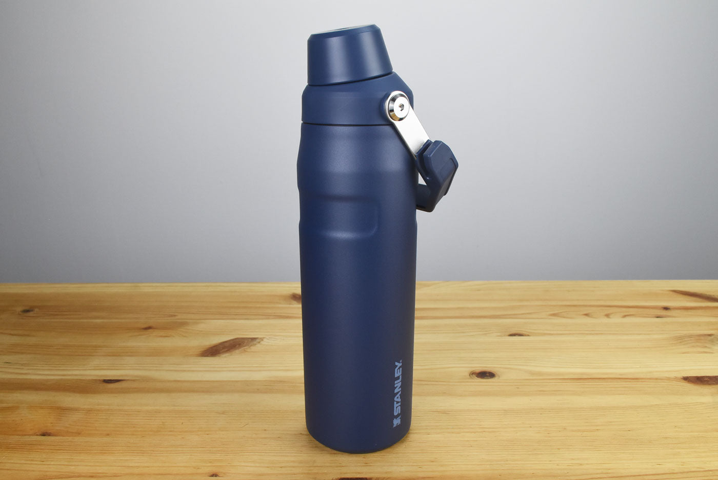 Stanley IceFlow Bottle With Fast Flow Lid 24oz (Navy)