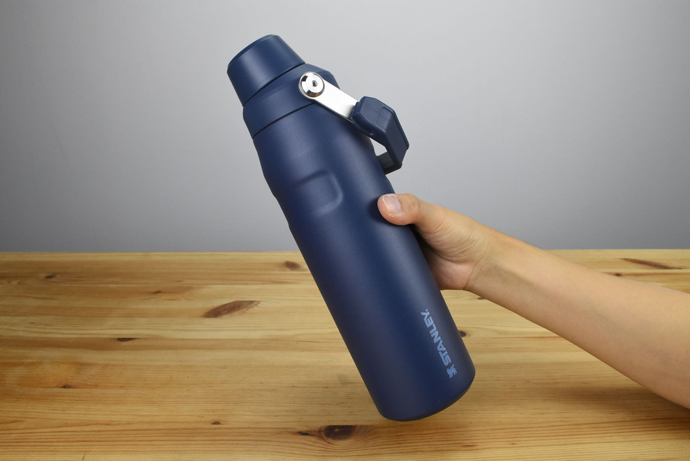 Stanley IceFlow Bottle With Fast Flow Lid 24oz (Navy)