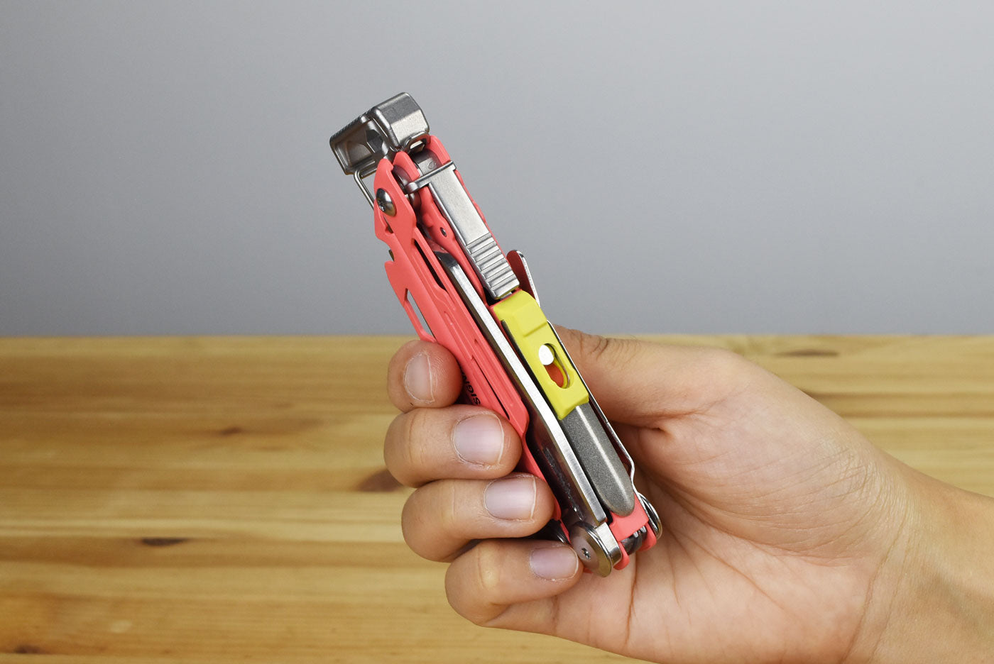 Leatherman Signal Multitool (Guava)