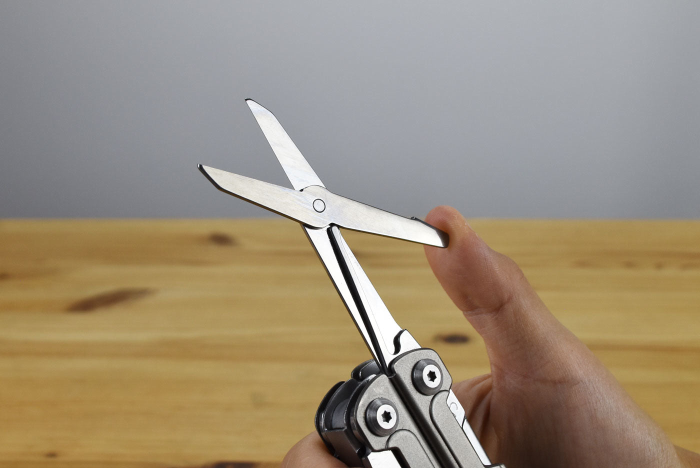 Bibury Plier Multitool V2 Titanium (19-in-1)
